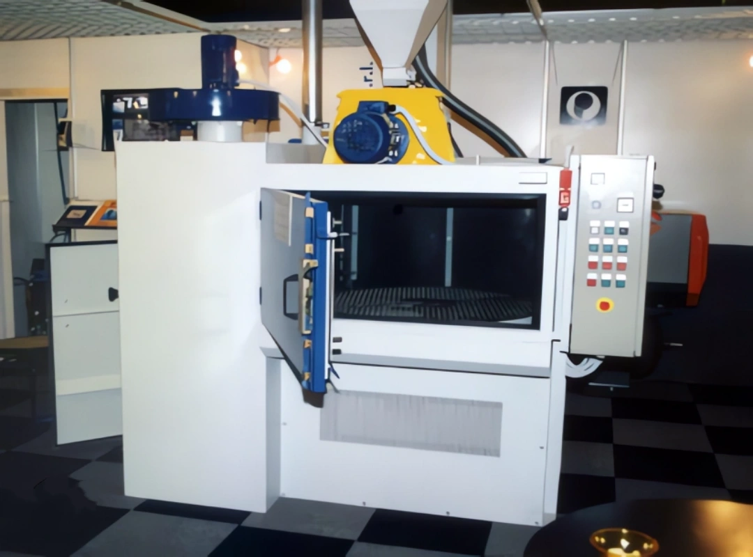 horizontal molding machine